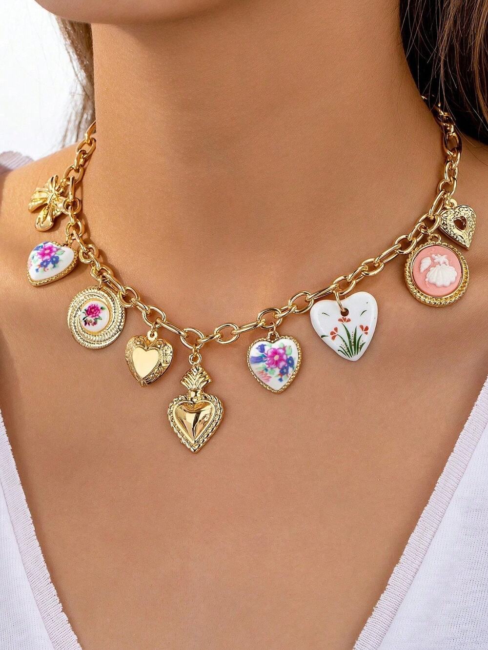 Vintage Style Floral Charm Necklace Gold Heart Pendant Statement Jewelry
